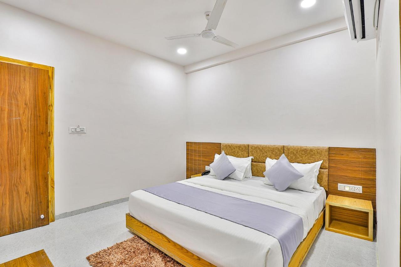Fabhotel Parkland A 아흐메다바드 외부 사진