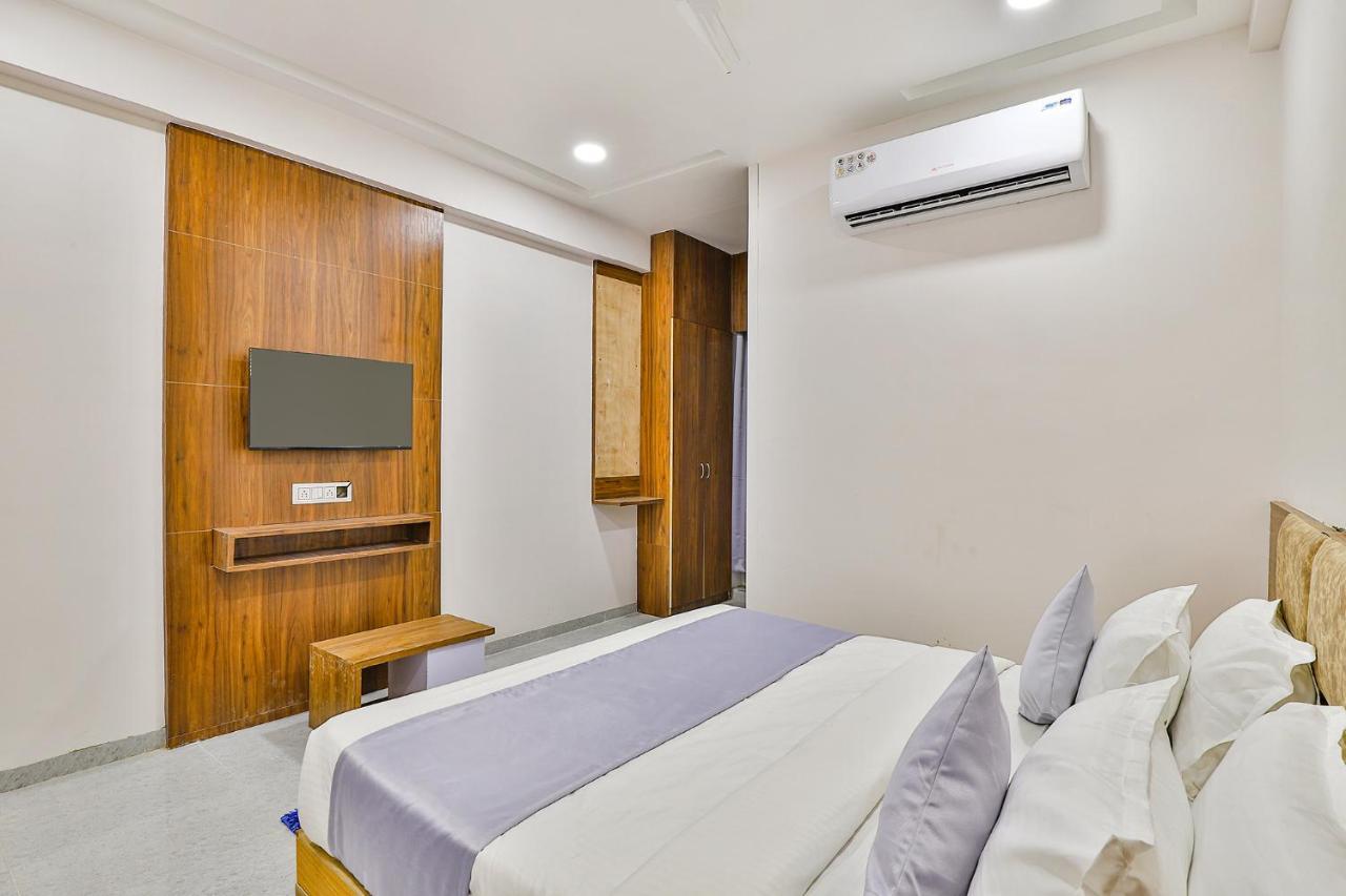 Fabhotel Parkland A 아흐메다바드 외부 사진