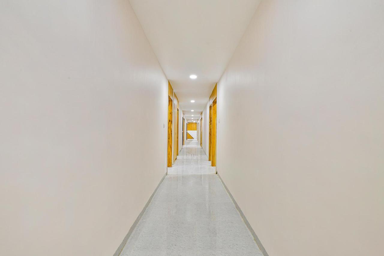 Fabhotel Parkland A 아흐메다바드 외부 사진