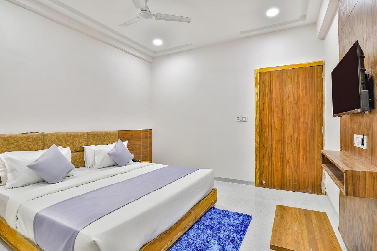 Fabhotel Parkland A 아흐메다바드 외부 사진