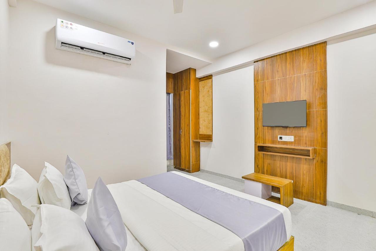 Fabhotel Parkland A 아흐메다바드 외부 사진